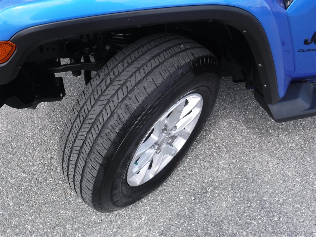 2023 Jeep Gladiator - $29,995