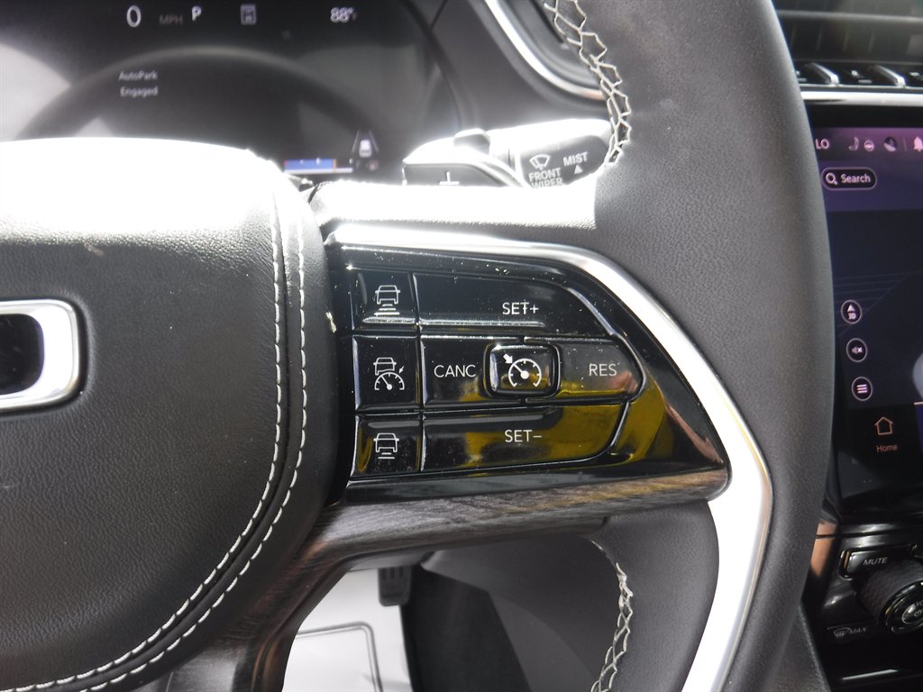 2023 Jeep Cherokee - $32,995