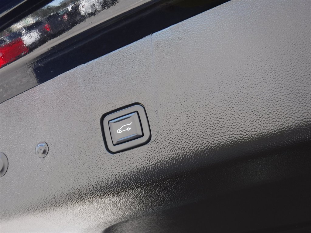 2022 Chevrolet Traverse - $25,995