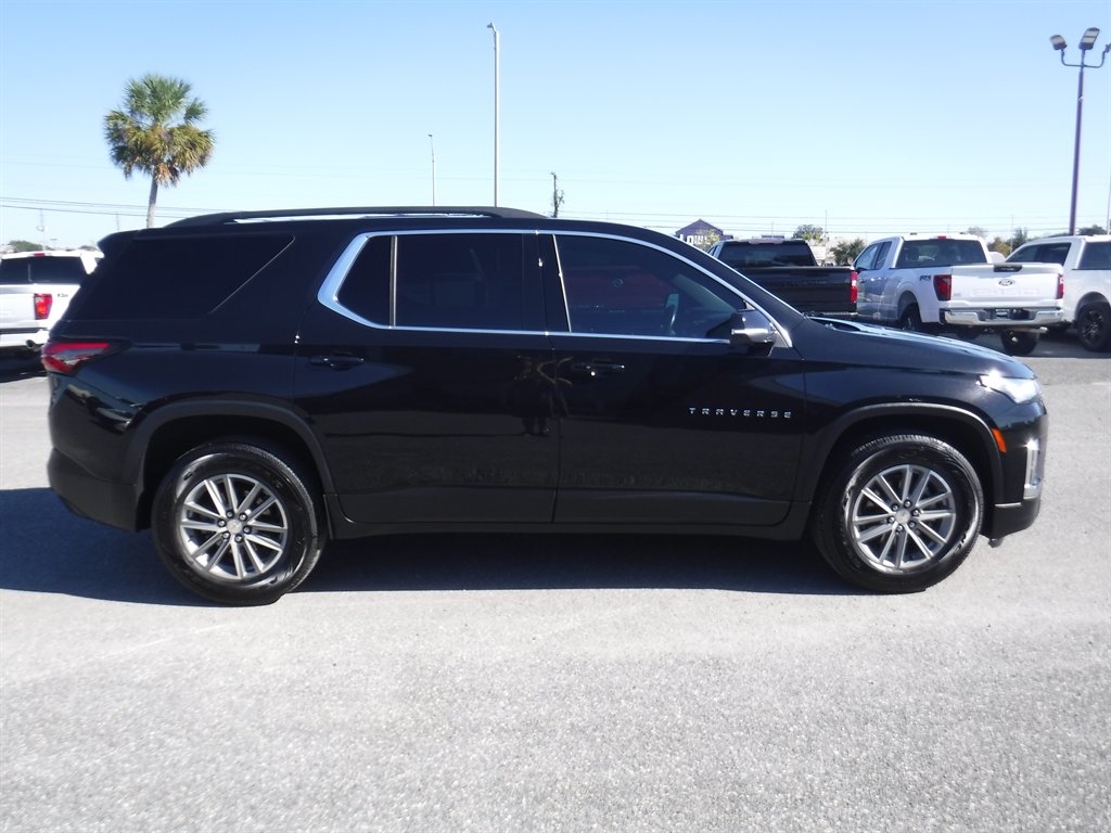 2022 Chevrolet Traverse - $25,995