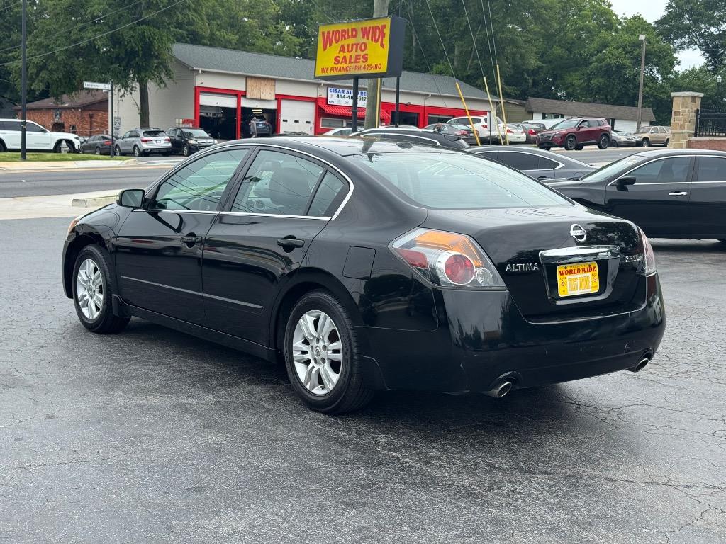2010 Nissan Altima 2.5 photo