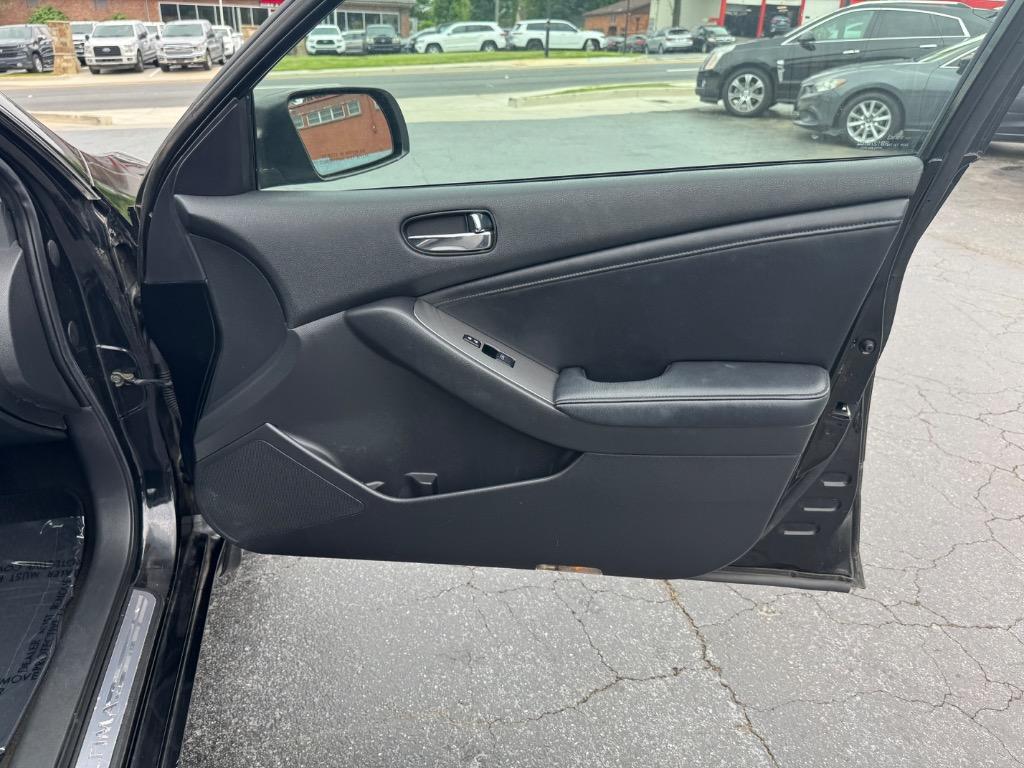 2010 Nissan Altima 2.5 photo