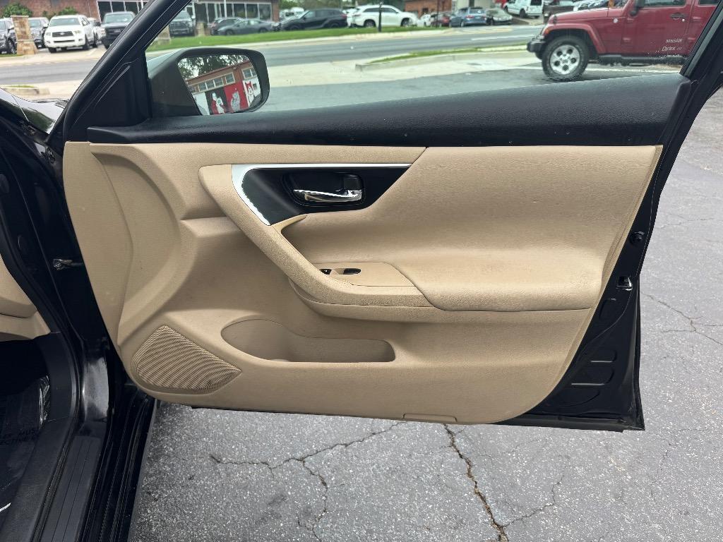 2016 Nissan Altima - $9,500