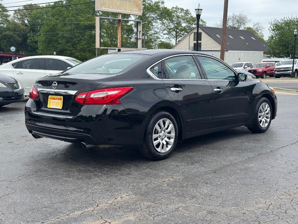 2016 Nissan Altima - $9,500