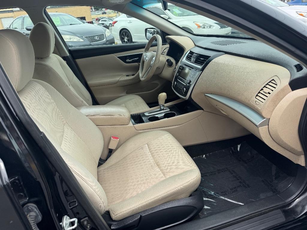 2016 Nissan Altima - $9,500