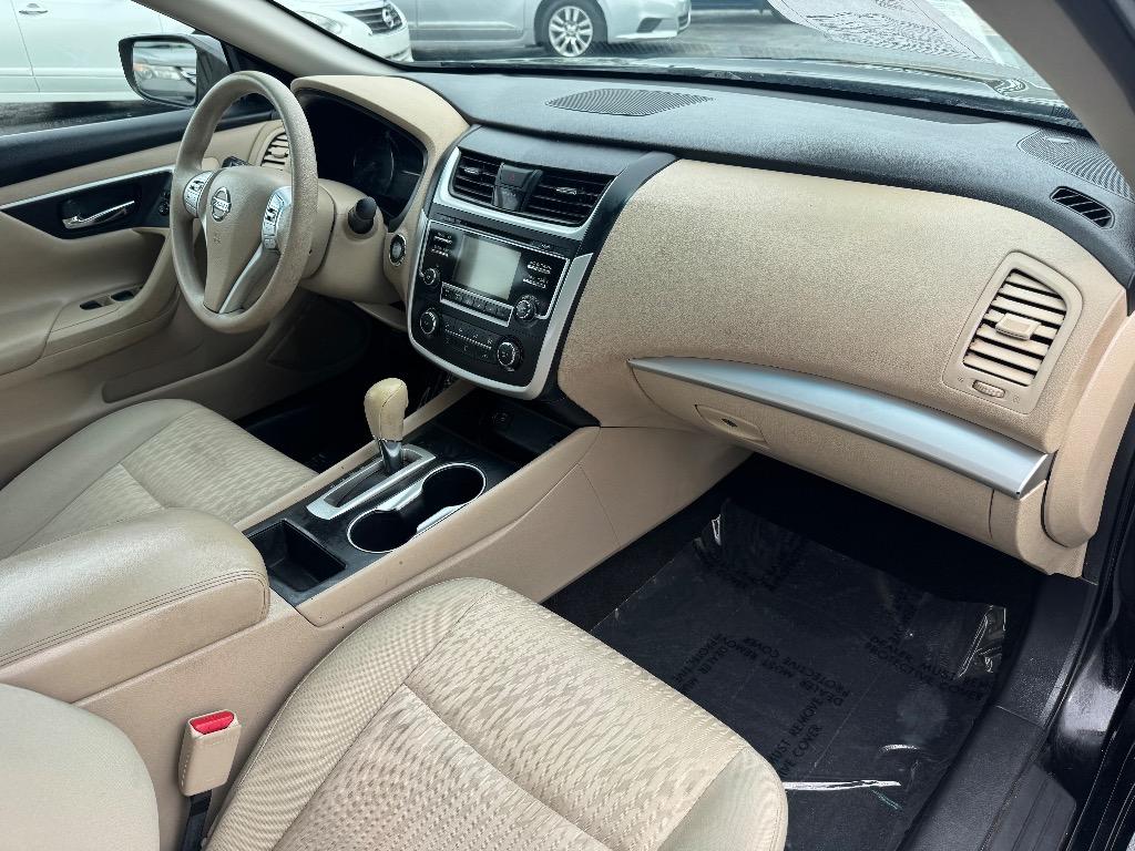 2016 Nissan Altima - $9,500