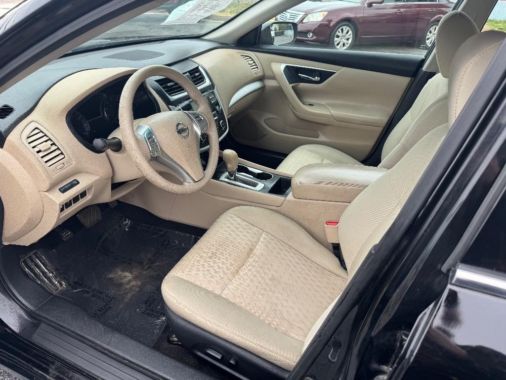 2016 Nissan Altima - $9,500