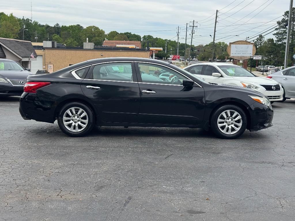 2016 Nissan Altima - $9,500