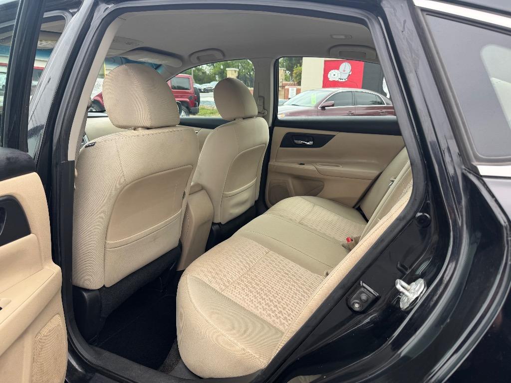 2016 Nissan Altima - $9,500