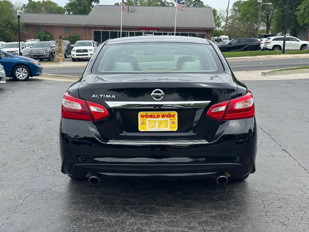 2016 Nissan Altima - $9,500