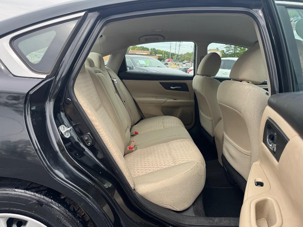 2016 Nissan Altima - $9,500