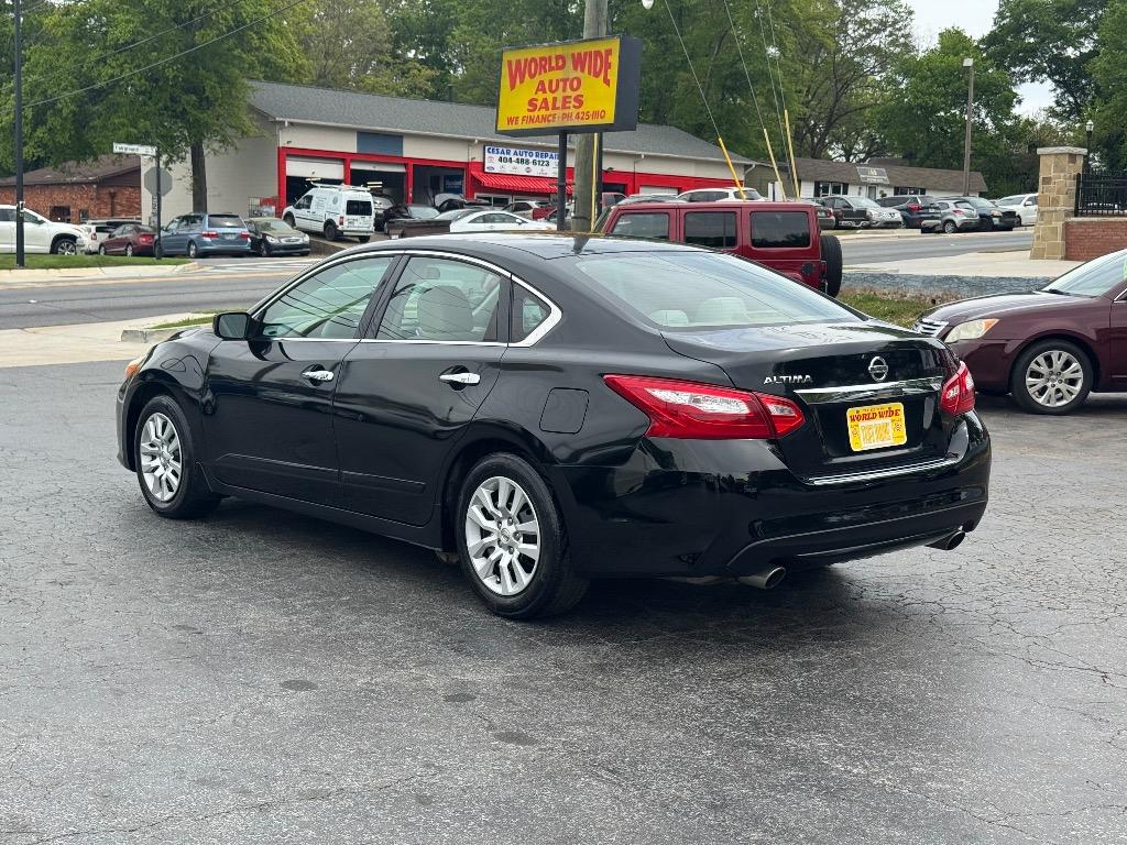 2016 Nissan Altima - $9,500