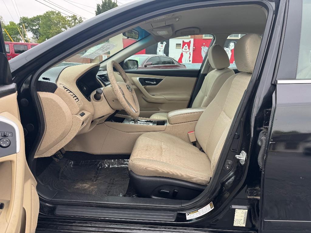 2016 Nissan Altima - $9,500