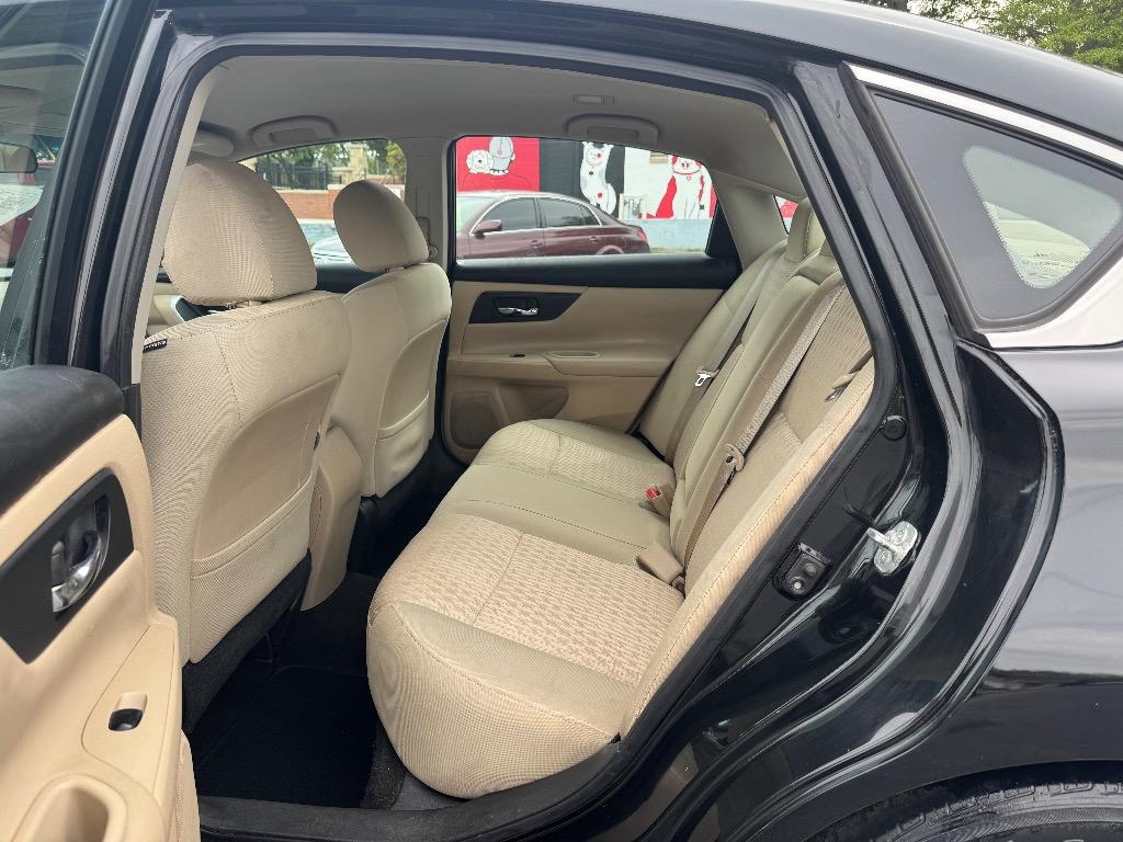 2016 Nissan Altima - $9,500