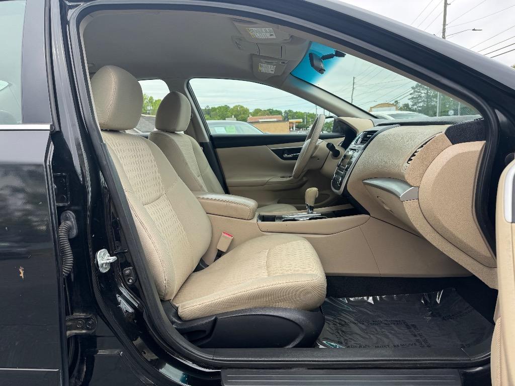 2016 Nissan Altima - $9,500