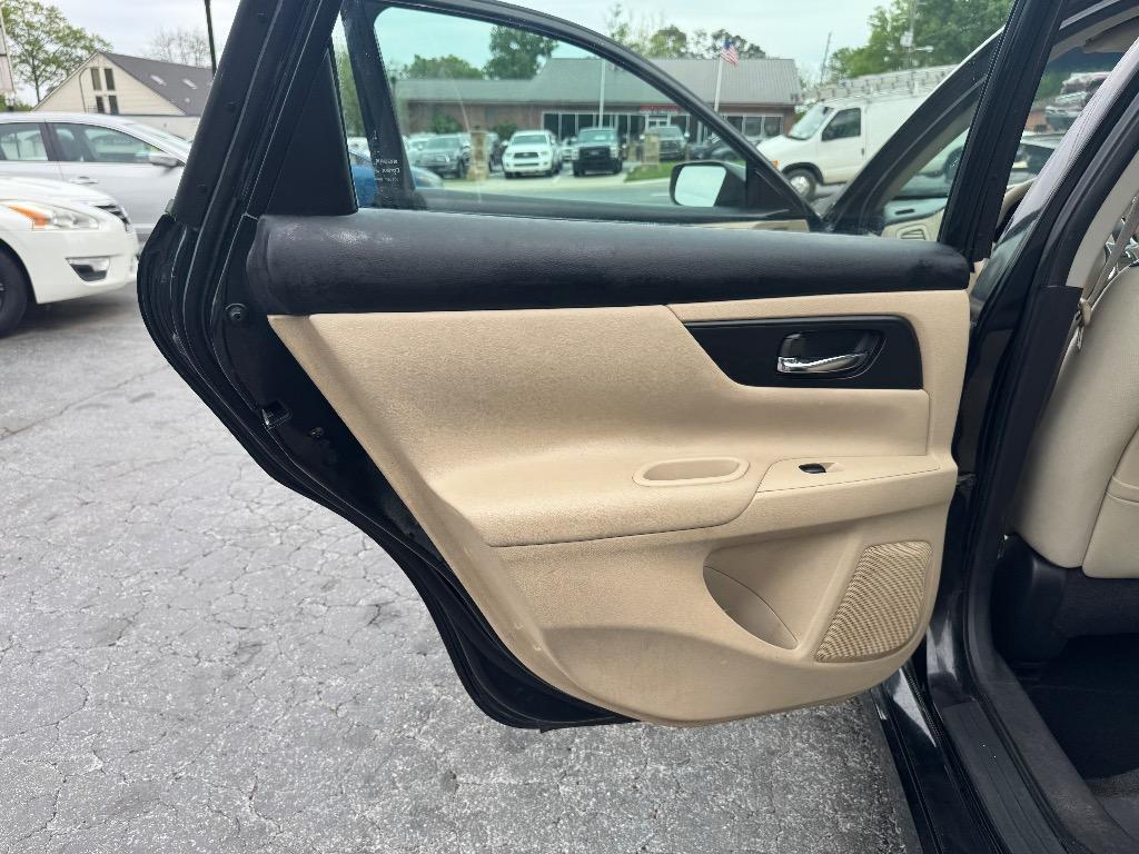 2016 Nissan Altima - $9,500