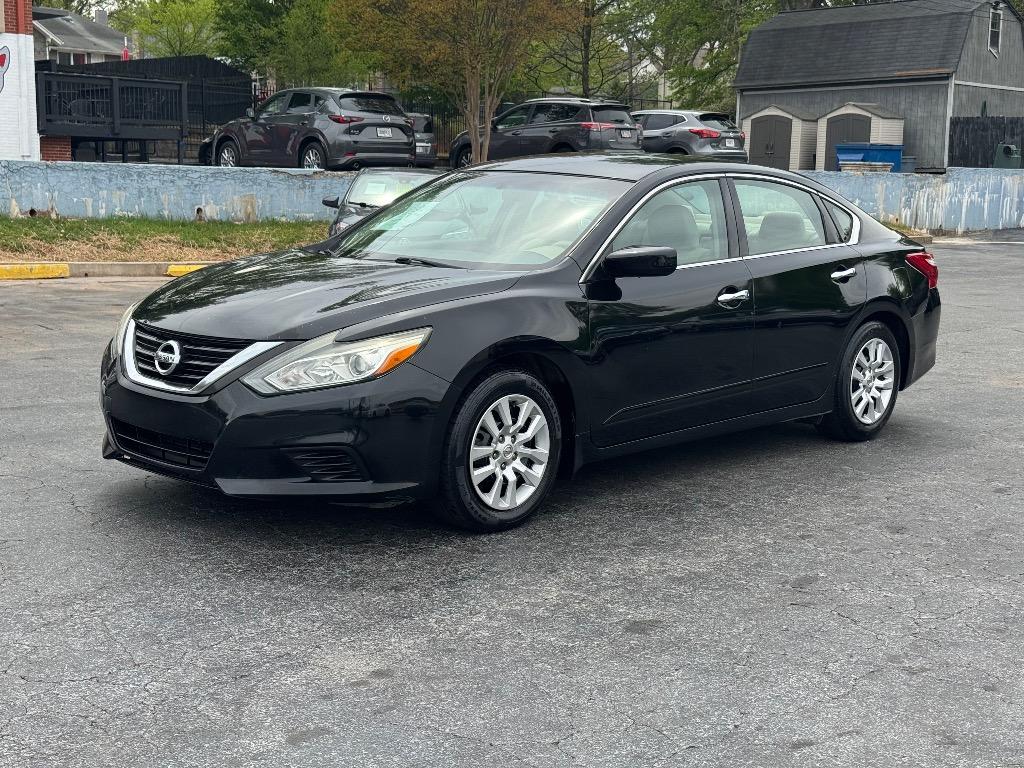2016 Nissan Altima - $9,500