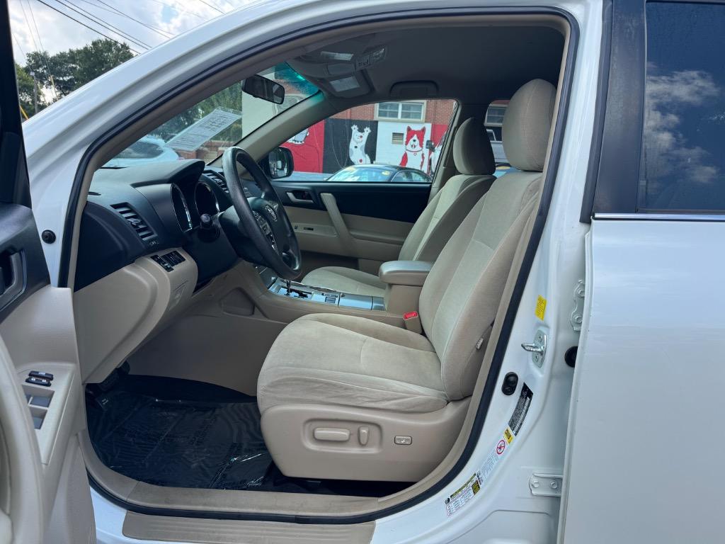 2011 Toyota Highlander - $10,900