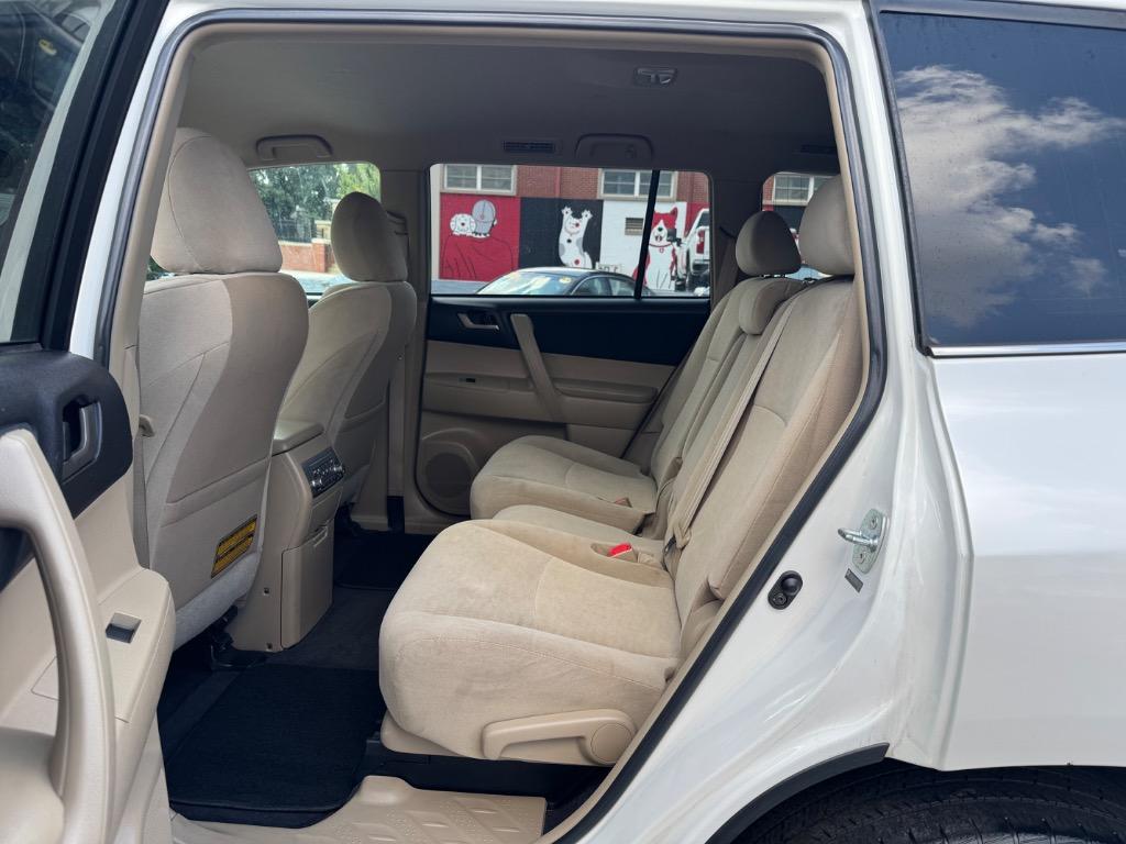 2011 Toyota Highlander - $10,900