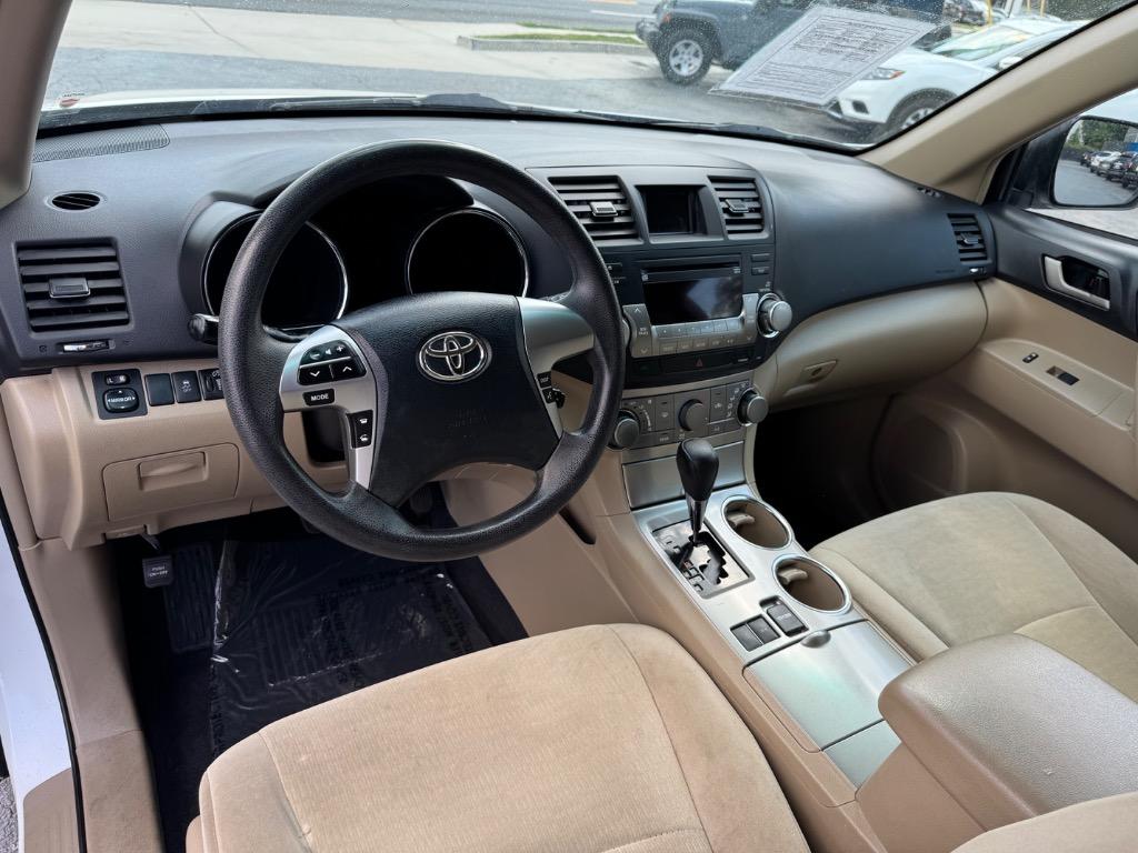 2011 Toyota Highlander - $10,900