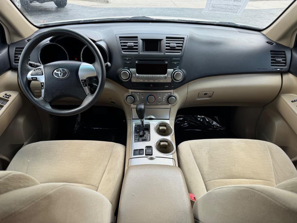 2011 Toyota Highlander - $10,900