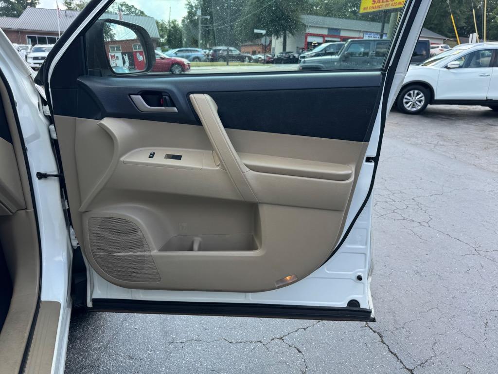 2011 Toyota Highlander - $10,900