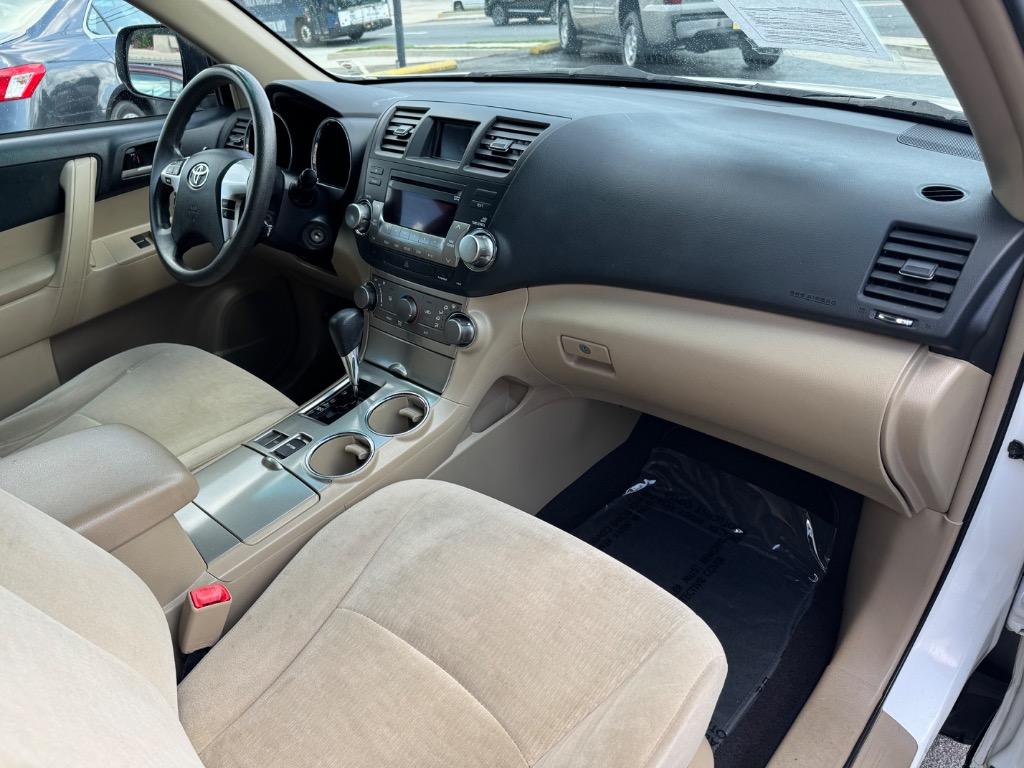 2011 Toyota Highlander - $10,900