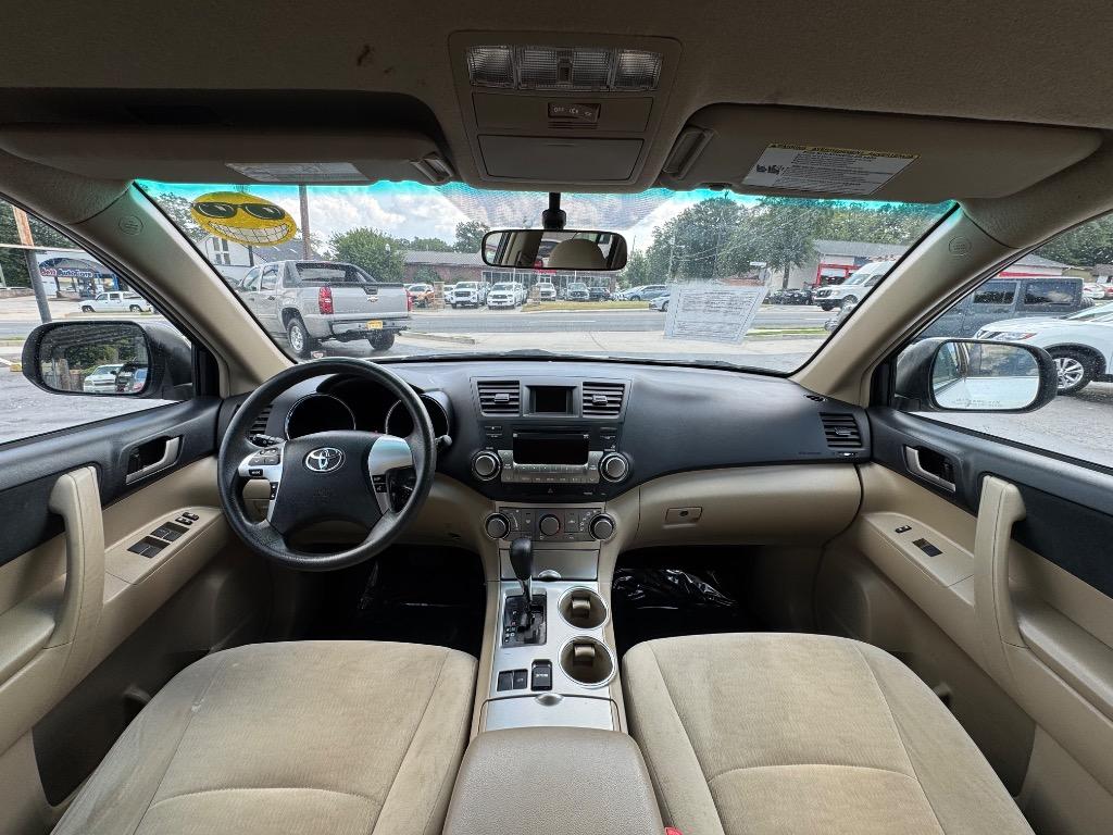 2011 Toyota Highlander - $10,900
