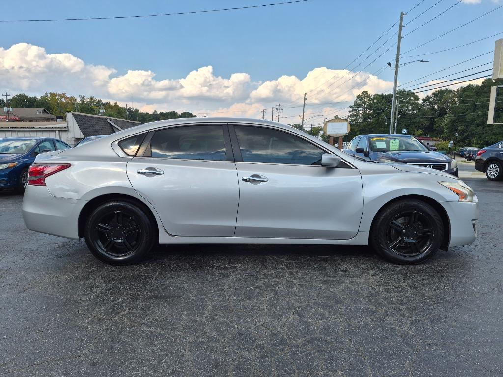 2013 Nissan Altima - $3,900