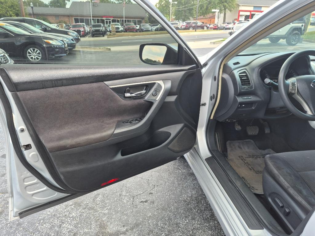 2013 Nissan Altima - $3,900