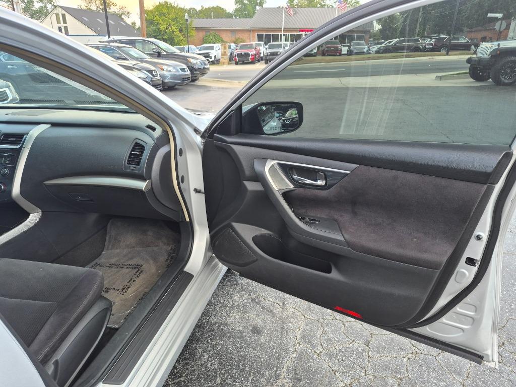 2013 Nissan Altima - $3,900