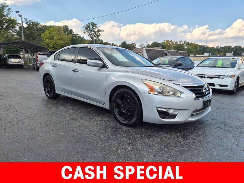 2013 Nissan Altima - $3,900