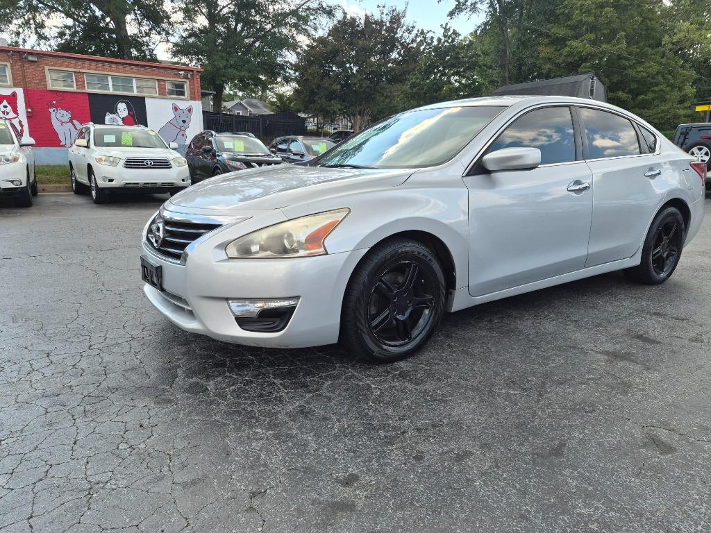 2013 Nissan Altima - $3,900