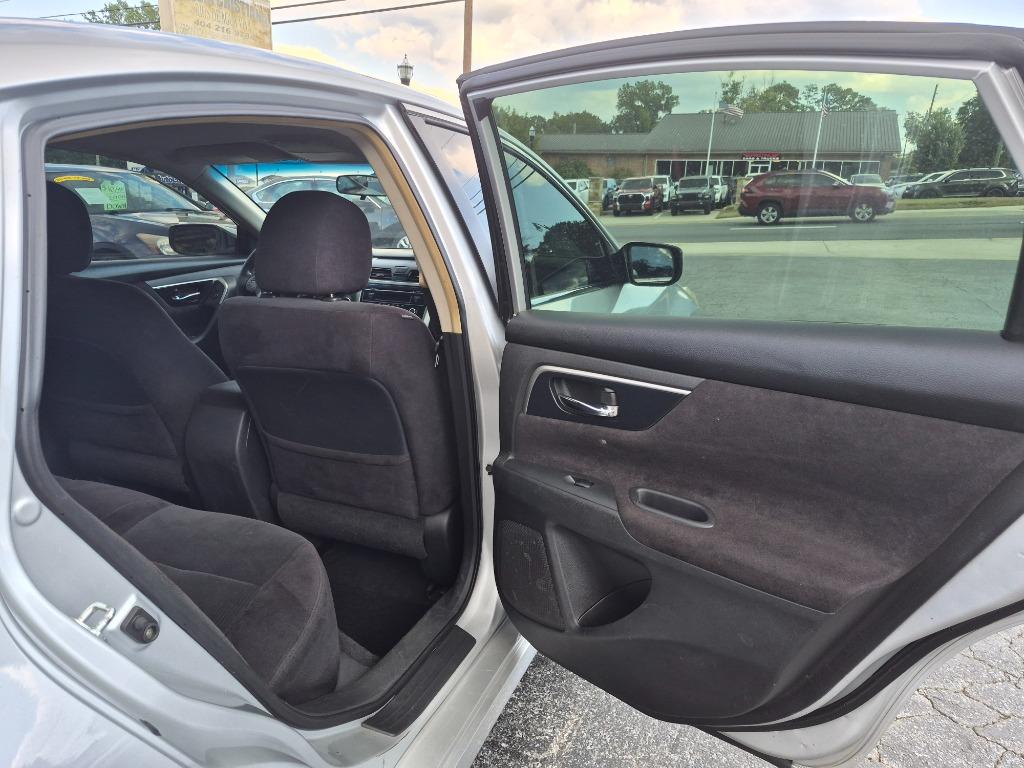2013 Nissan Altima - $3,900
