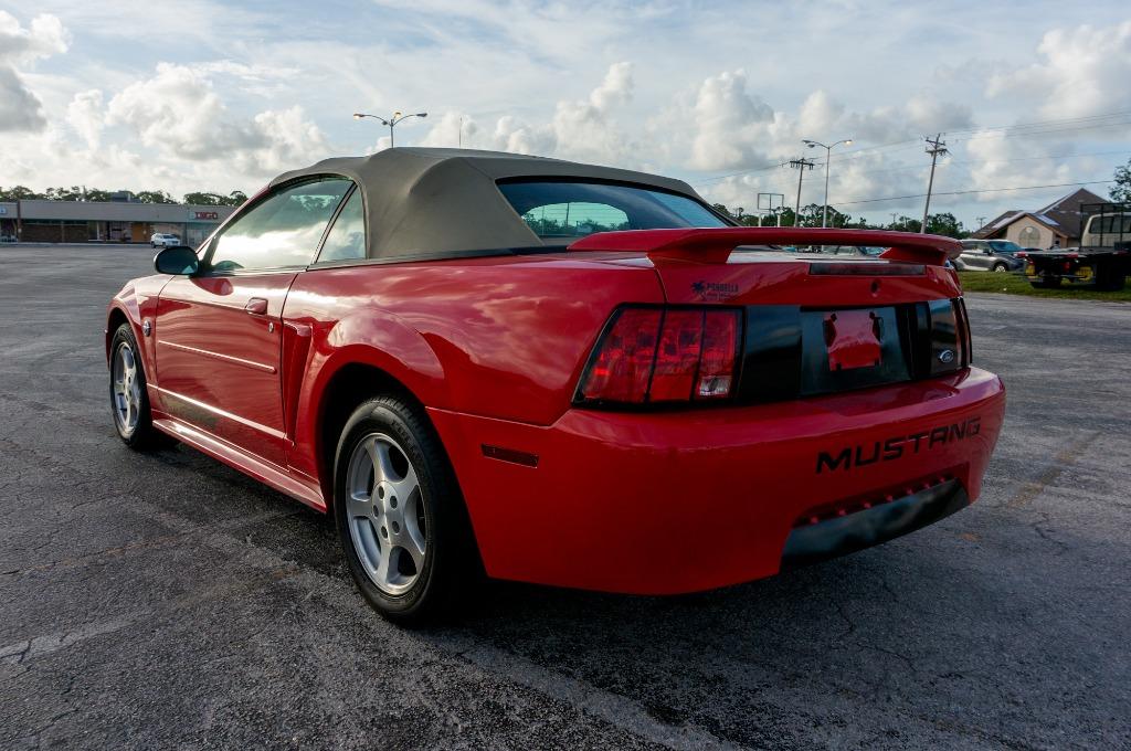 2004 Ford Mustang Deluxe photo