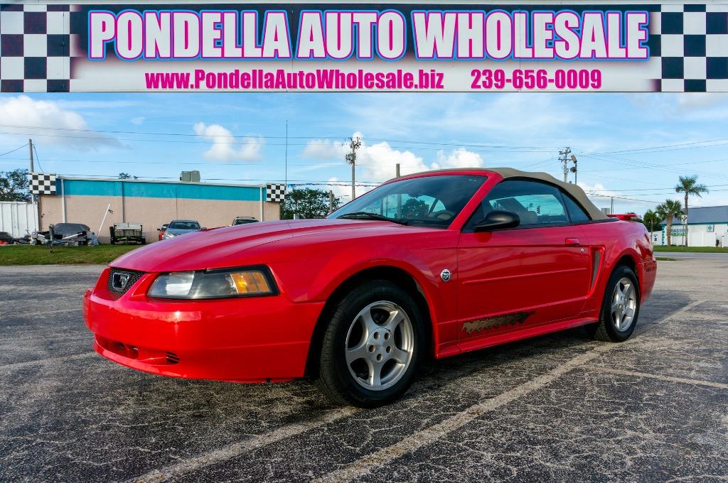 The 2004 Ford Mustang Deluxe photos