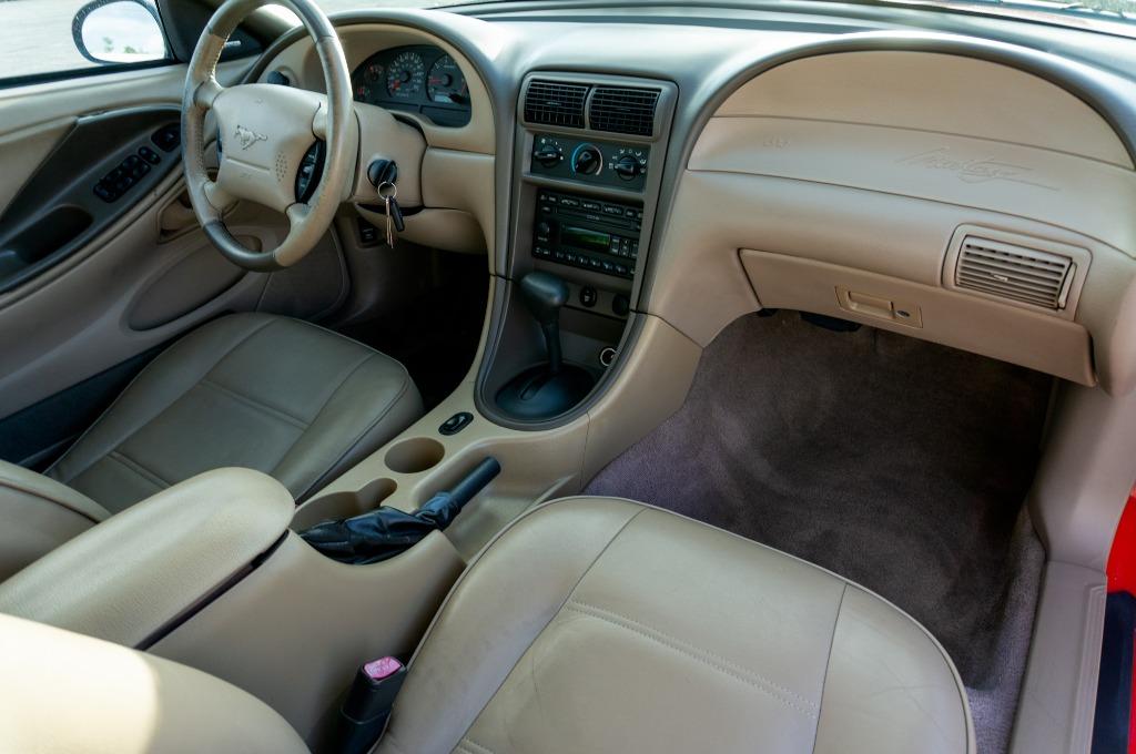 2004 Ford Mustang Deluxe photo