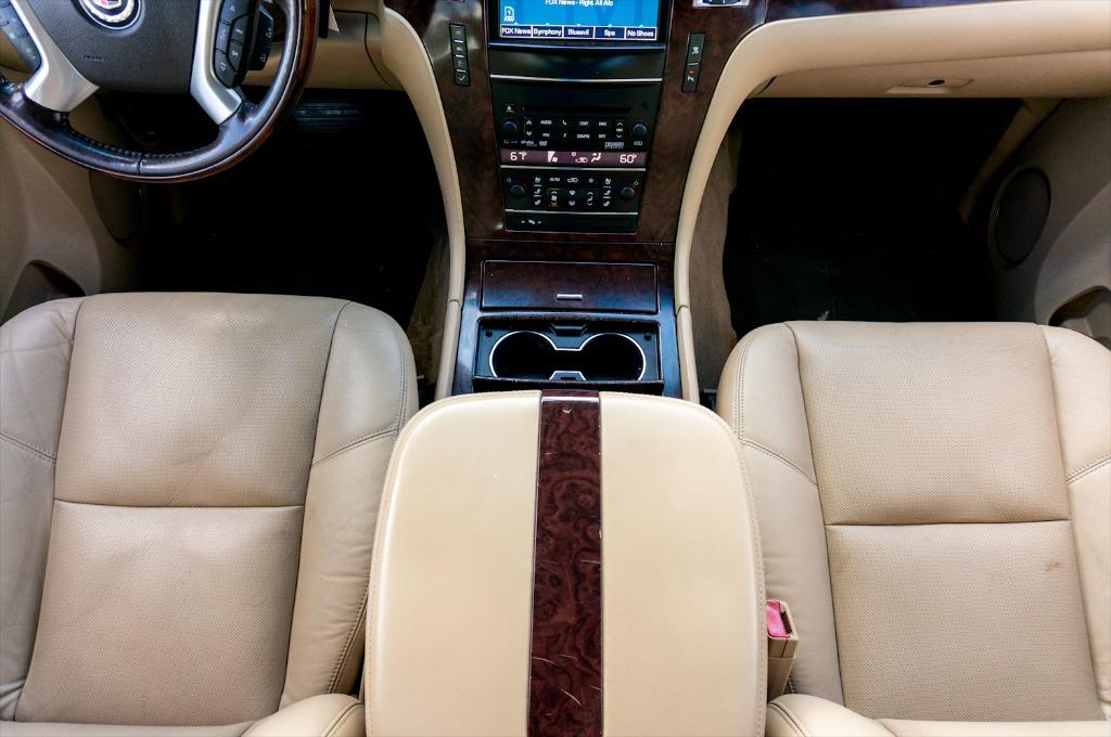 2011 Cadillac Escalade EXT Luxury photo