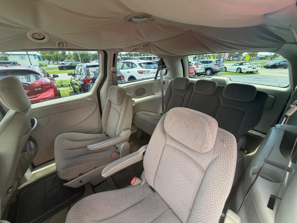 2007 Chrysler Town And Country - $2,500