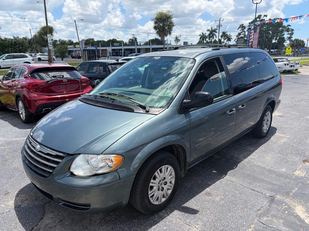 2007 Chrysler Town And Country - $2,500