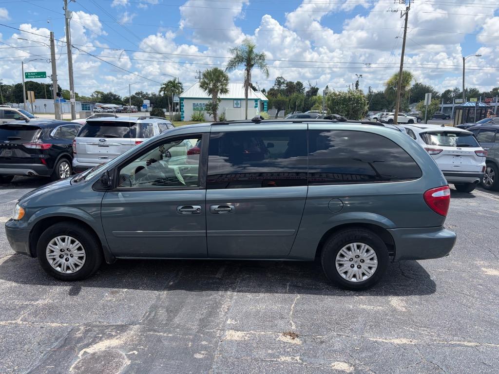 2007 Chrysler Town And Country - $2,500