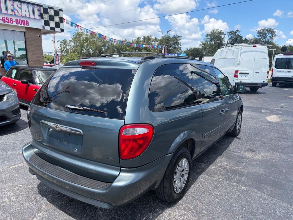 2007 Chrysler Town And Country - $2,500