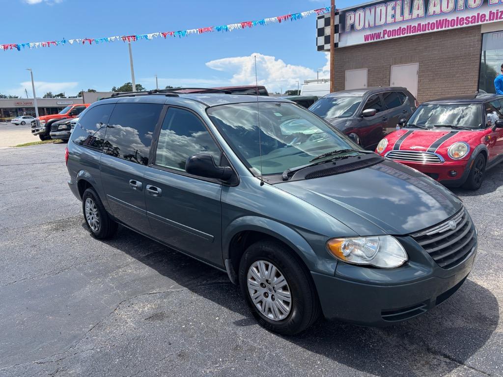 2007 Chrysler Town And Country - $2,500