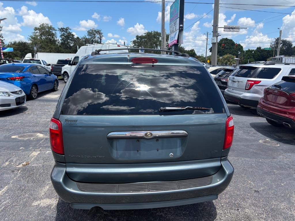 2007 Chrysler Town And Country - $2,500