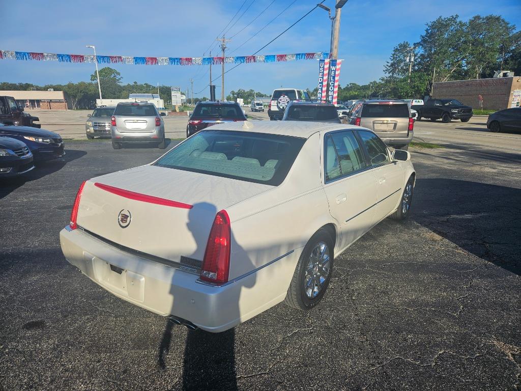 2011 Cadillac DTS - $5,999