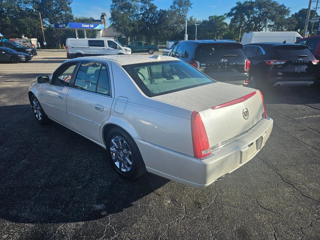 2011 Cadillac DTS - $5,999