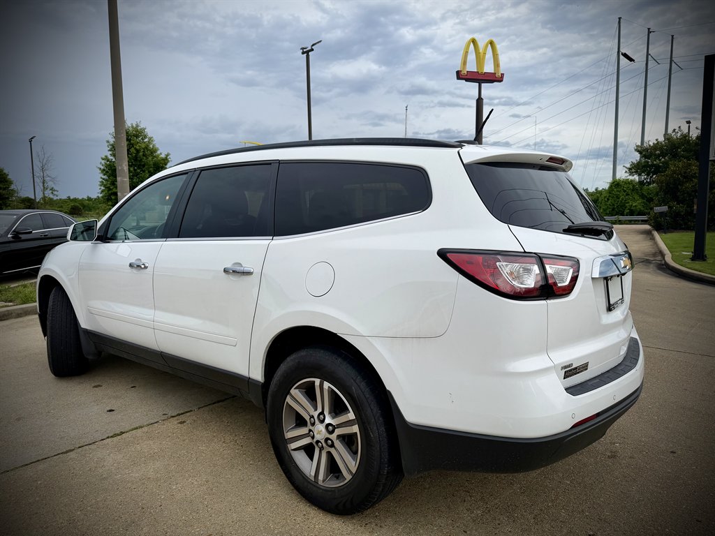 2016 Chevrolet Traverse - $9,450