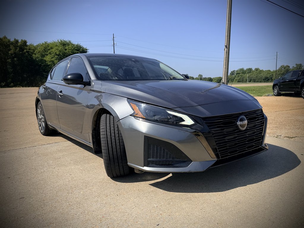 2023 Nissan Altima - $17,450