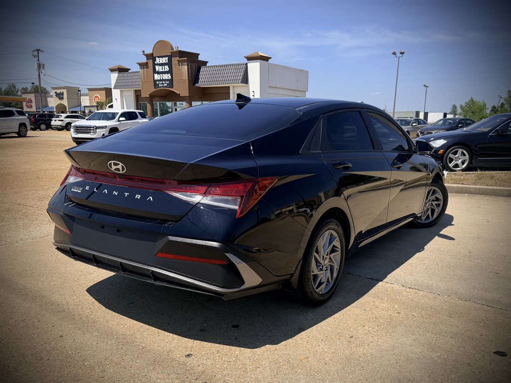 2024 Hyundai Elantra - $18,450