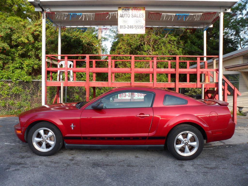 The 2008 Ford Mustang V6 Deluxe photos